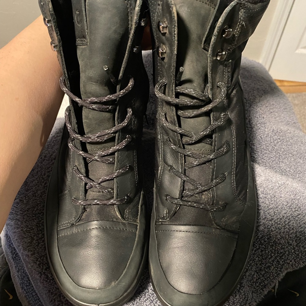 Ecco gore-tex high top sneakers